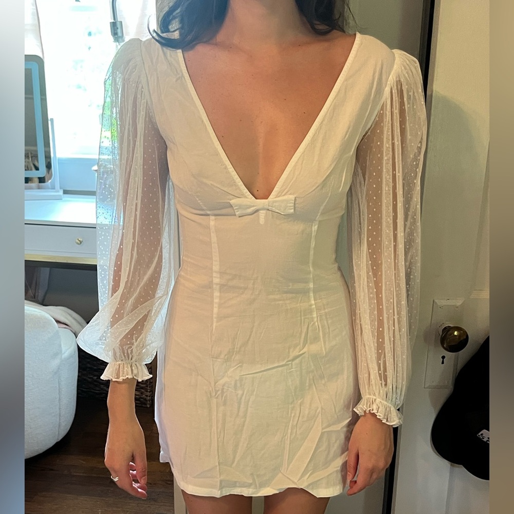 WeWoreWhat White Sheath Dress with Bishop Sleeves and V-Neck